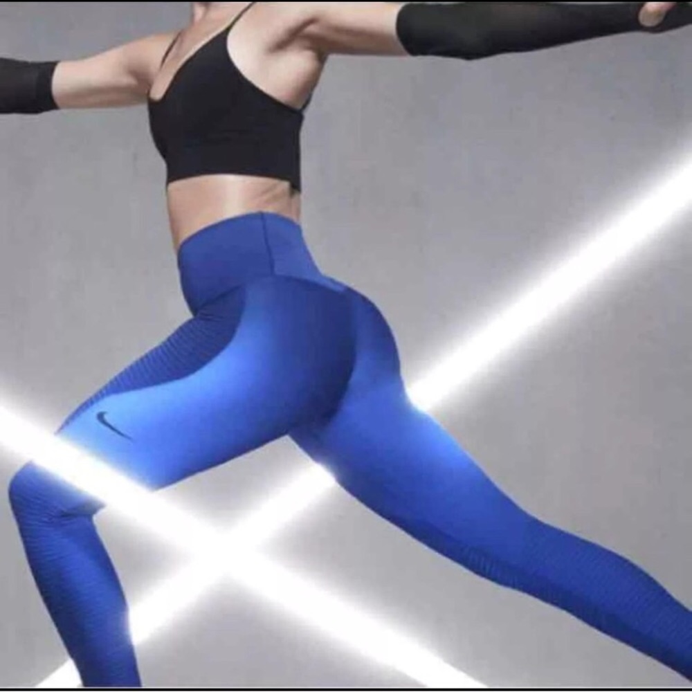 Nike zone sculpt leggings. Size small!